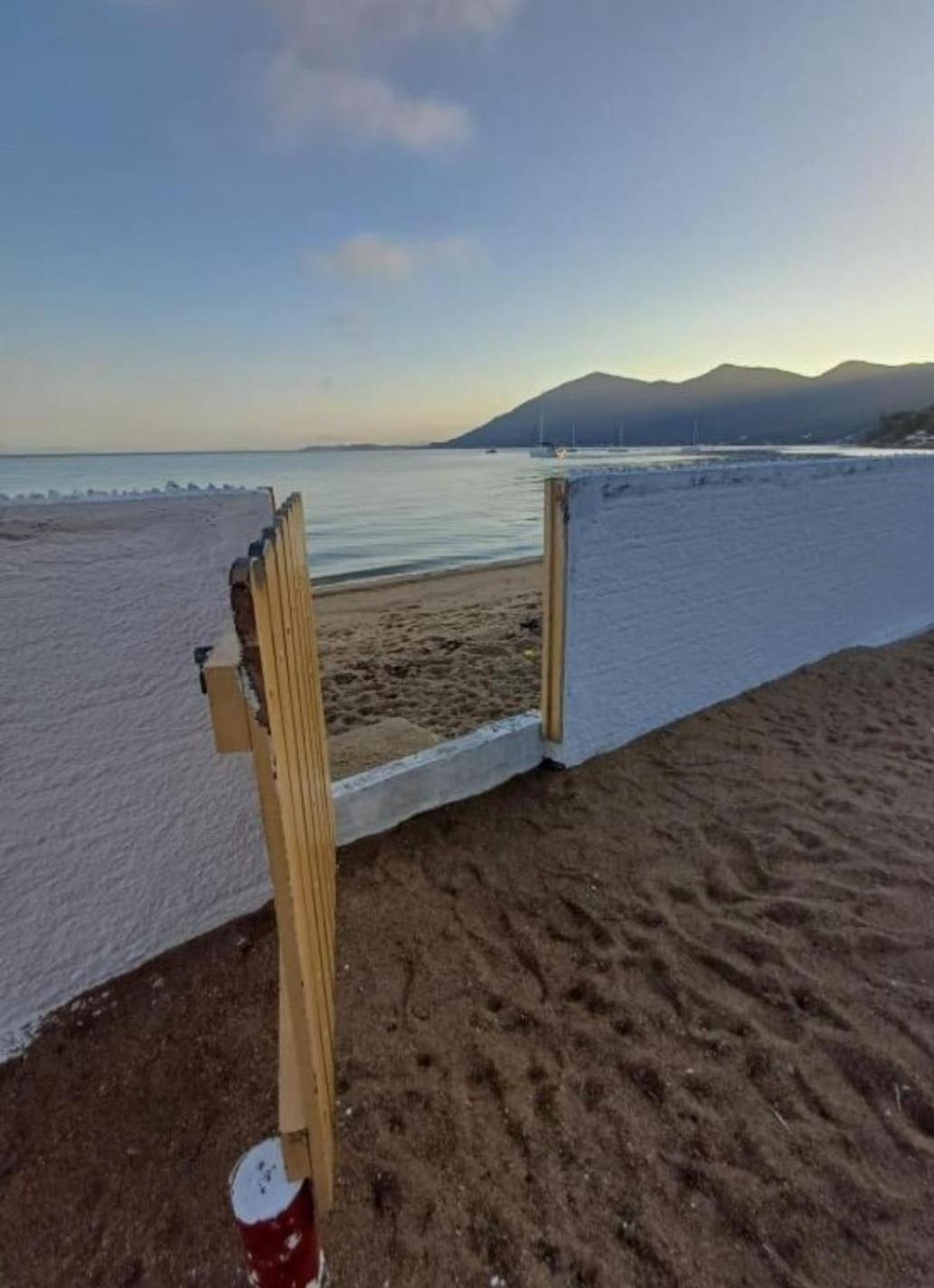 Pe Na Areia, Casa Na Praia De Frente Para O Mar Florianopolis Exterior photo